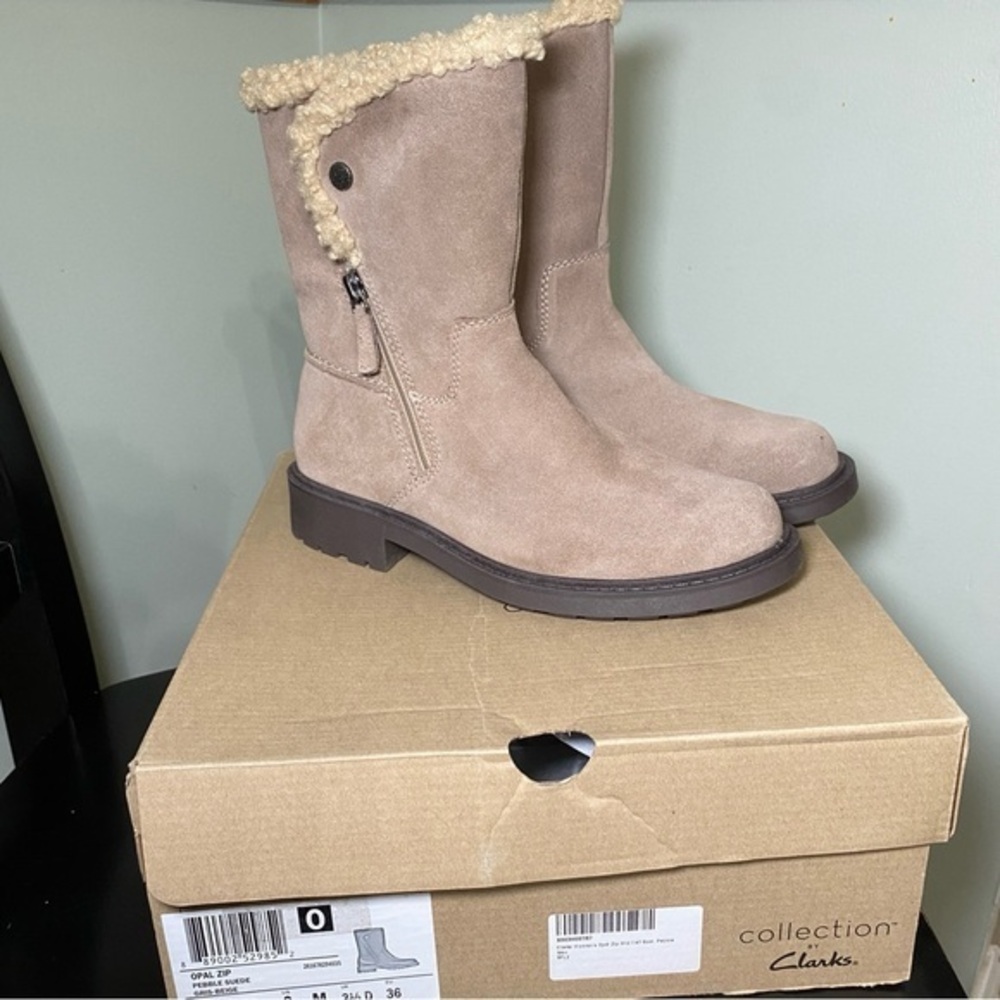 Clarks Lined Suede‎ Mid Boots Opal Side Zip Women's Size 6 Beige Sherpa
